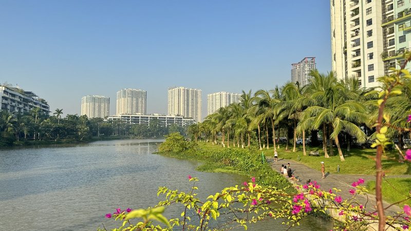 Đường dạo ven hồ Ecopark